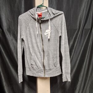 Nike Gray Sweatshirt Cozy and Stylish